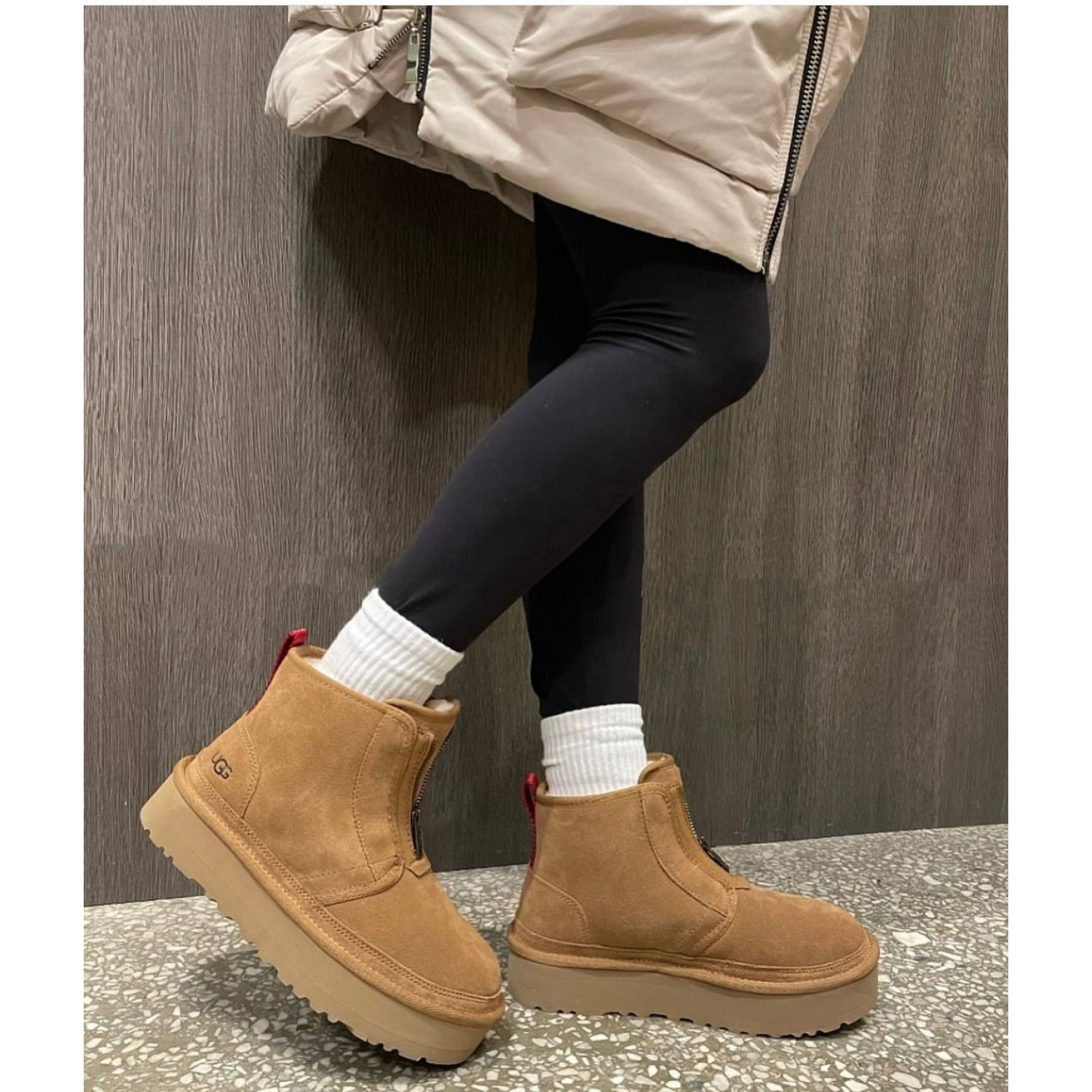 UGG Neumel Platform ZIP Boot Chestnut