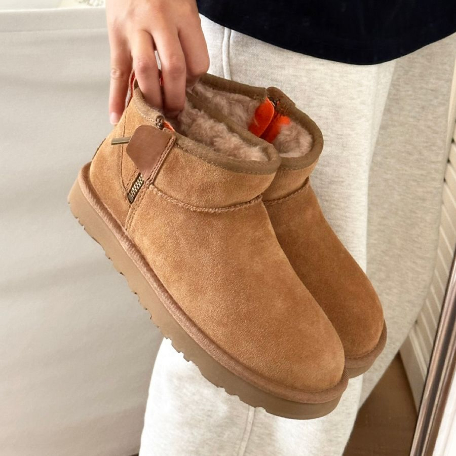 UGG Classic Ultra Mini ZIP Chestnut