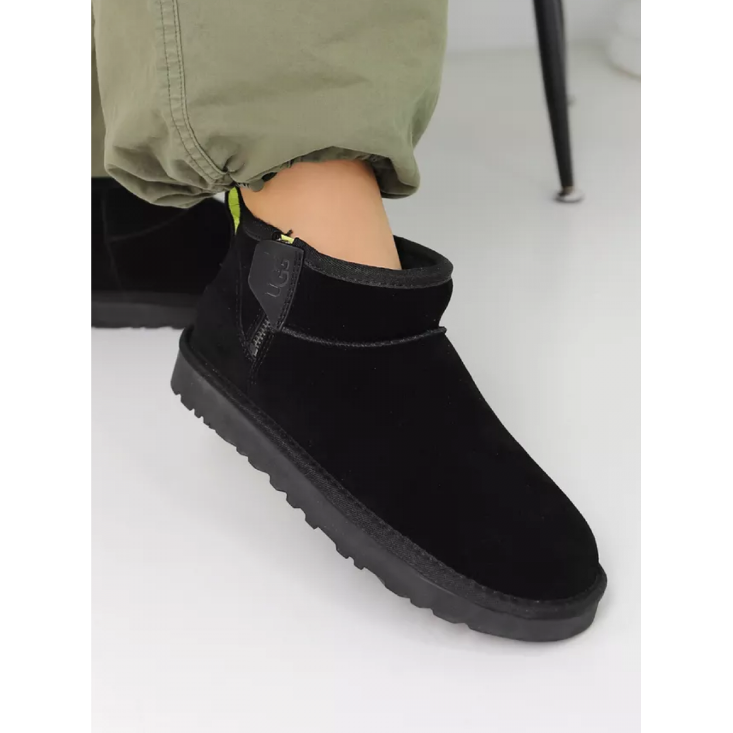 UGG Classic Ultra Mini ZIP Black